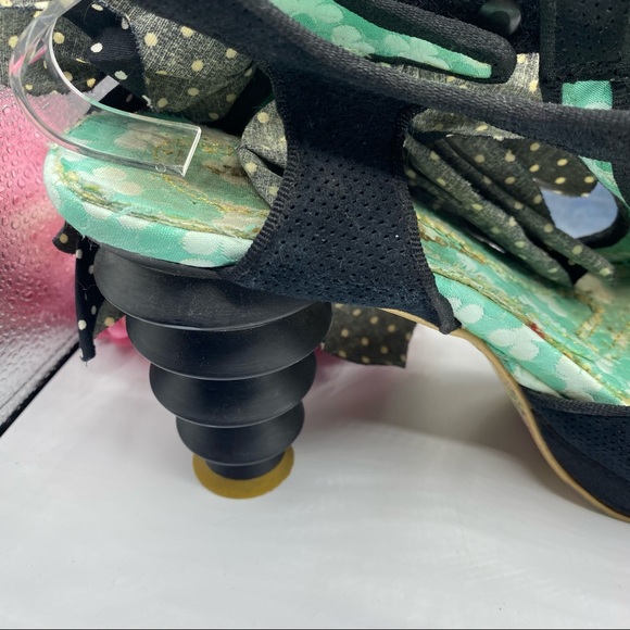 Irregular Choice 8 1/2 Blk White Polka Dot Flower - Picture 3 of 12